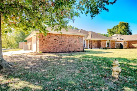 Exterior - 7020 E 89th St, Tulsa, OK 74133 photo 4 of 6