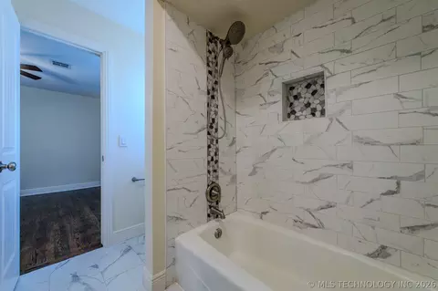 Bath - 7020 E 89th St, Tulsa, OK 74133 photo 9 of 17