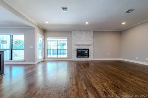 Living - 7020 E 89th St, Tulsa, OK 74133 photo 1 of 9