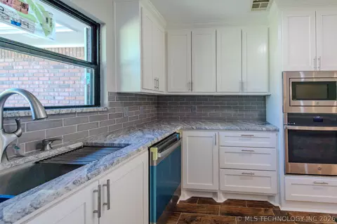 Kitchen - 7020 E 89th St, Tulsa, OK 74133 photo 7 of 7