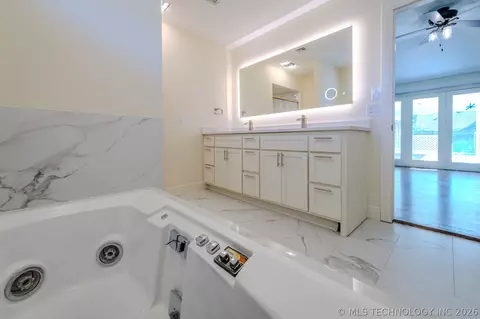 Bath - 7020 E 89th St, Tulsa, OK 74133 photo 3 of 17