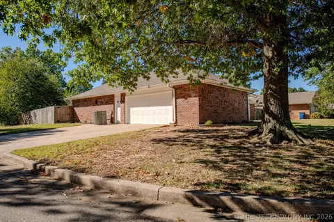 Exterior - 7020 E 89th St, Tulsa, OK 74133 photo 3 of 6