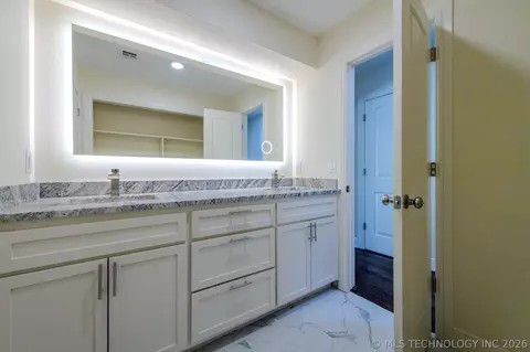 Bath - 7020 E 89th St, Tulsa, OK 74133 photo 10 of 17