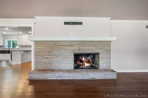 Living - 3631 S Gary Pl, Tulsa, OK 74105 photo 3 of 5