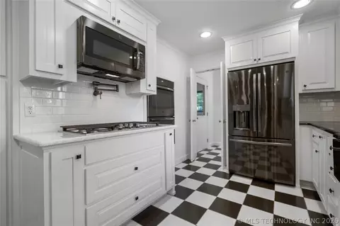 Kitchen - 3631 S Gary Pl, Tulsa, OK 74105 photo 6 of 6