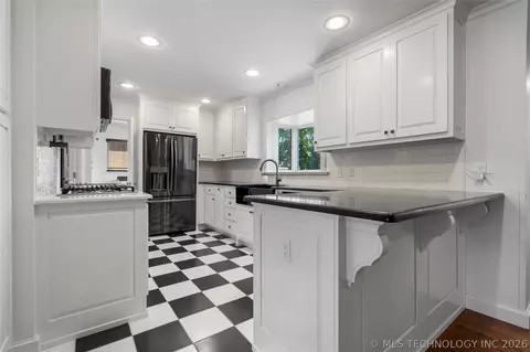 Kitchen - 3631 S Gary Pl, Tulsa, OK 74105 photo 1 of 6