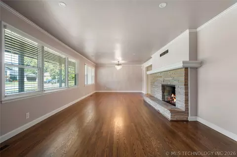 Living - 3631 S Gary Pl, Tulsa, OK 74105 photo 2 of 5