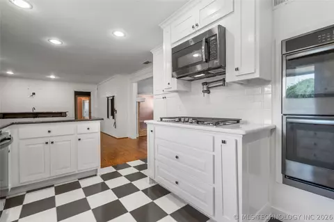 Kitchen - 3631 S Gary Pl, Tulsa, OK 74105 photo 3 of 6