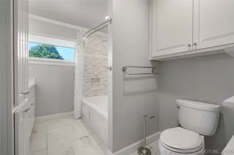 Bath - 3631 S Gary Pl, Tulsa, OK 74105 photo 6 of 8