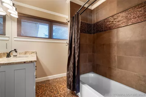 Bath - 3631 S Gary Pl, Tulsa, OK 74105 photo 8 of 8