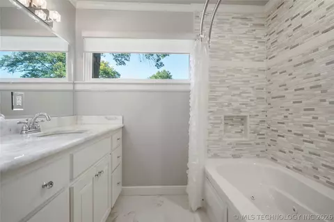 Bath - 3631 S Gary Pl, Tulsa, OK 74105 photo 3 of 8