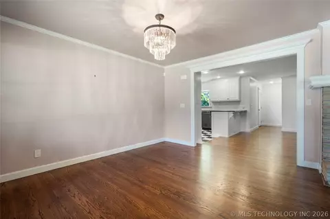 Living - 3631 S Gary Pl, Tulsa, OK 74105 photo 4 of 5