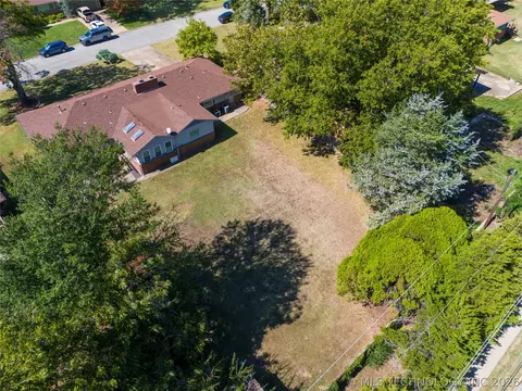 View/Area - 3631 S Gary Pl, Tulsa, OK 74105 photo 3 of 5