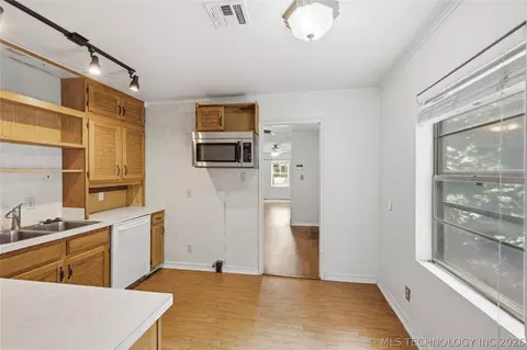 2747 E 4th St, Tulsa, OK 74104 photo 9