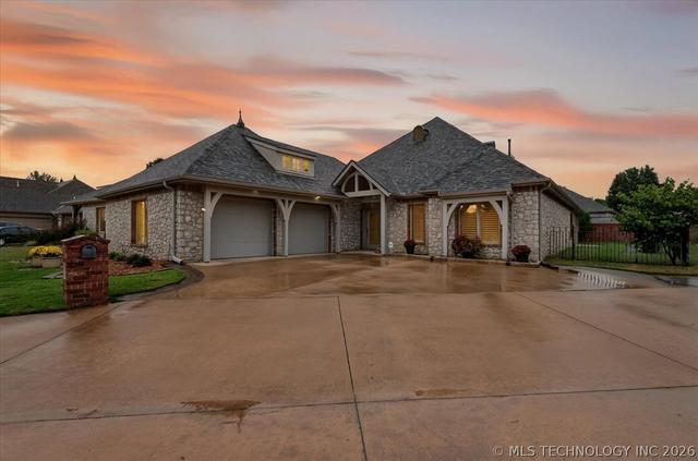 2930 Versailles Pl, Bartlesville, OK 74006