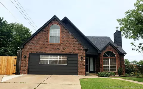 2704 W Montgomery St, Broken Arrow, OK 74012