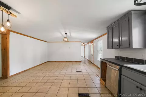 Living - 215 E Florida, Durant, OK 74701 photo 2 of 4