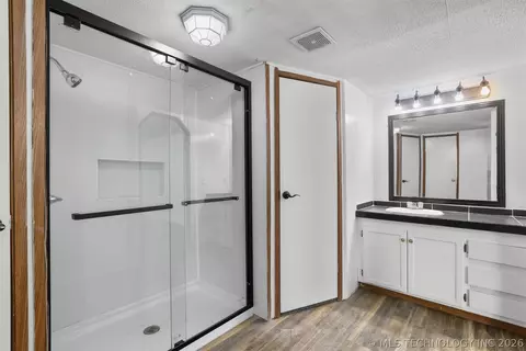 Bath - 215 E Florida, Durant, OK 74701 photo 1 of 2