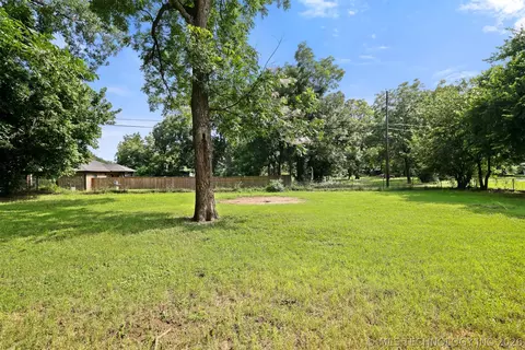 Exterior - 215 E Florida, Durant, OK 74701 photo 4 of 4