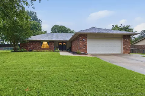 7109 S Peach Ave, Broken Arrow, OK 74011