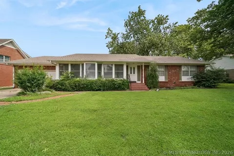 306 E 16th St, Claremore, OK 74017