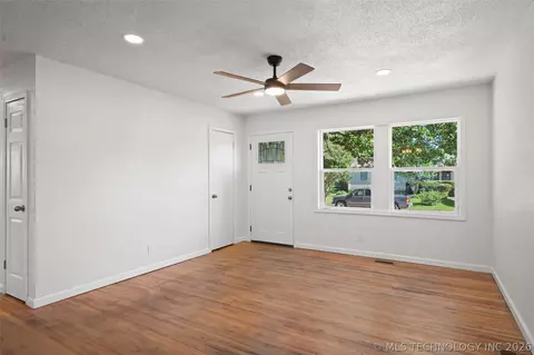 Living - 4237 E Young Pl, Tulsa, OK 74115 photo 3 of 4