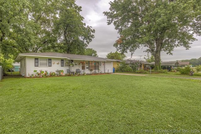 1006 SE 12th St, Wagoner, OK 74467