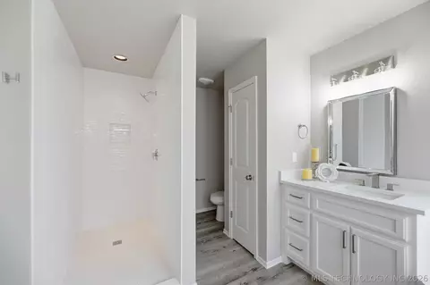 Bath - 20109 E 37th Pl S, Broken Arrow, OK 74014 photo 5 of 5