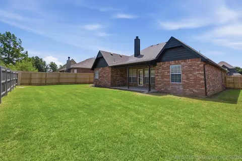Exterior - 20109 E 37th Pl S, Broken Arrow, OK 74014 photo 3 of 4