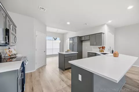 Kitchen - 20109 E 37th Pl S, Broken Arrow, OK 74014 photo 1 of 5