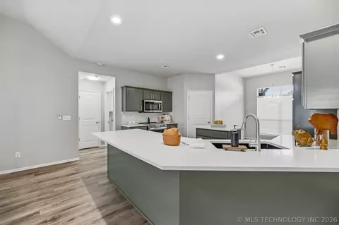 Kitchen - 20109 E 37th Pl S, Broken Arrow, OK 74014 photo 5 of 5