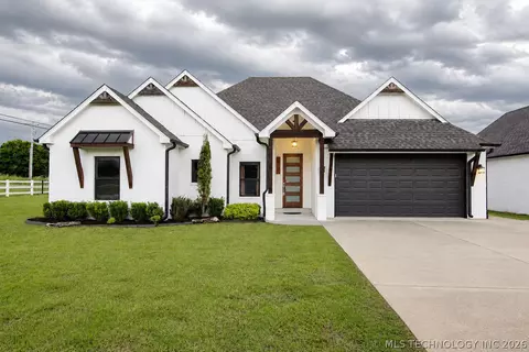 16107 S 251st East Ave, Coweta, OK 74429