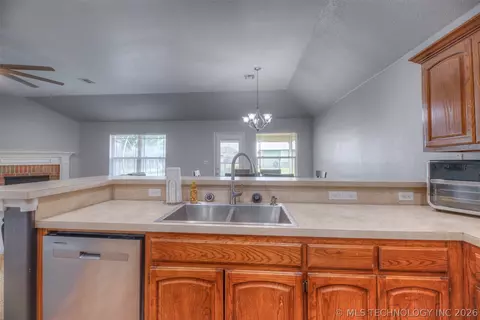 Other - 3318 E Fairmont Pl, Broken Arrow, OK 74014 photo 4 of 9