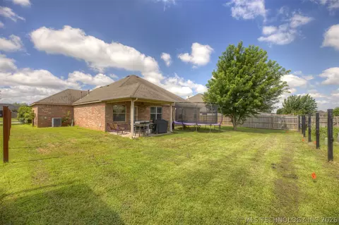 Exterior - 3318 E Fairmont Pl, Broken Arrow, OK 74014 photo 3 of 3