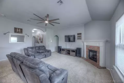 Living - 3318 E Fairmont Pl, Broken Arrow, OK 74014 photo 1 of 1