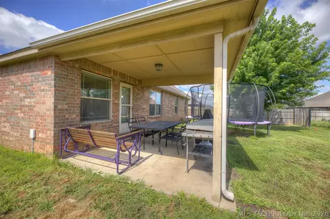 Exterior - 3318 E Fairmont Pl, Broken Arrow, OK 74014 photo 2 of 3