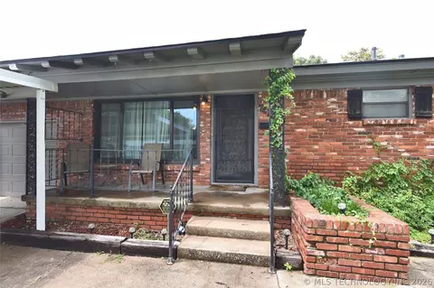 Exterior - 7423 E 30th St, Tulsa, OK 74129 photo 3 of 7