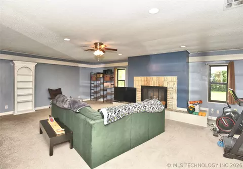 Living - 7423 E 30th St, Tulsa, OK 74129 photo 2 of 2
