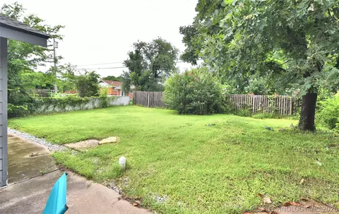 Exterior - 7423 E 30th St, Tulsa, OK 74129 photo 5 of 7