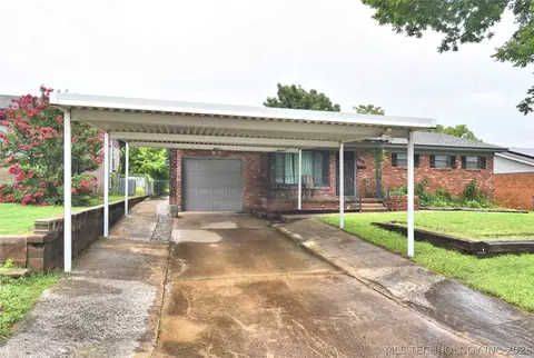 Exterior - 7423 E 30th St, Tulsa, OK 74129 photo 2 of 7