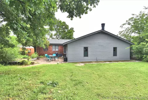 Exterior - 7423 E 30th St, Tulsa, OK 74129 photo 6 of 7