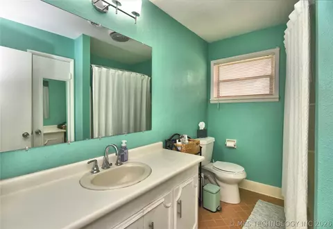 Bath - 7423 E 30th St, Tulsa, OK 74129 photo 2 of 2