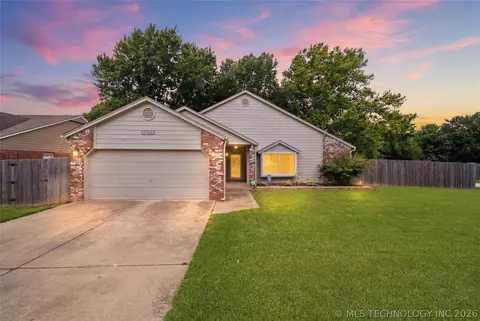 1702 S Fir Pl, Broken Arrow, OK 74012