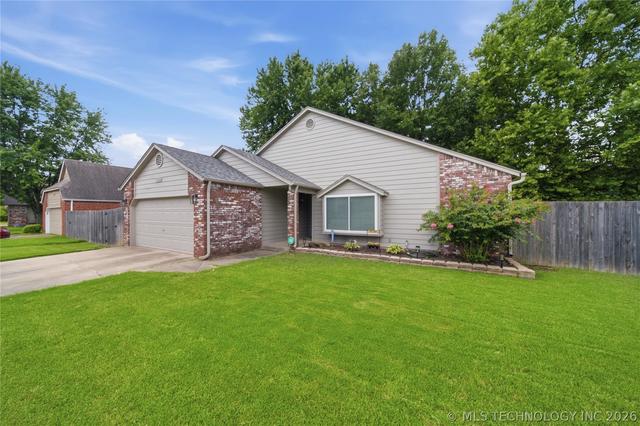 1702 S Fir Pl, Broken Arrow, OK 74012