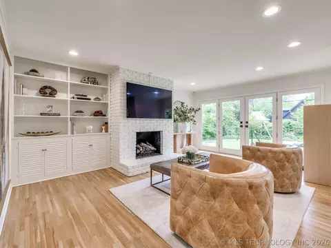 Living - 4226 E 53rd St, Tulsa, OK 74135 photo 3 of 6