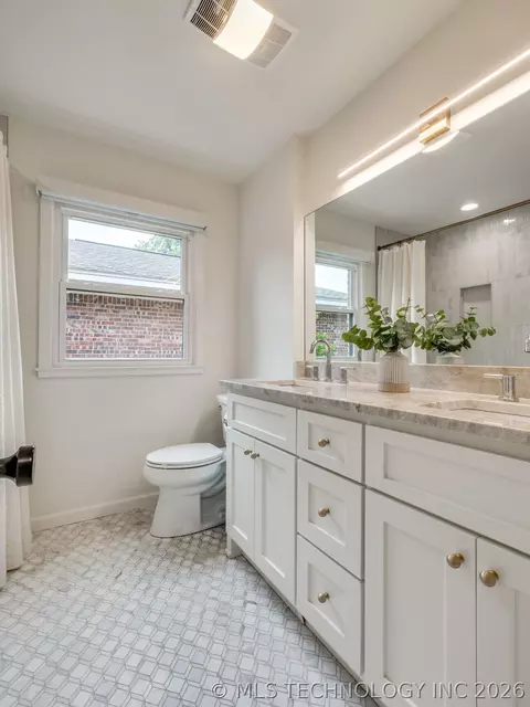 Bath - 4226 E 53rd St, Tulsa, OK 74135 photo 4 of 5
