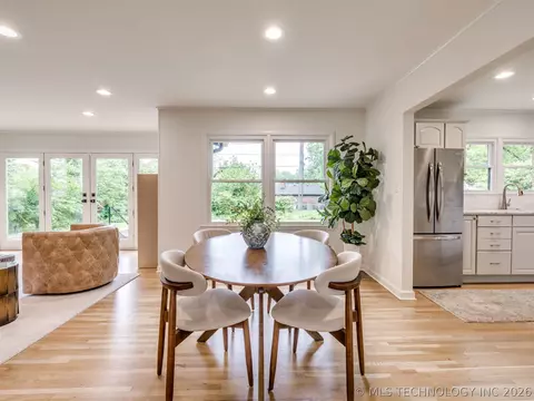 Dining - 4226 E 53rd St, Tulsa, OK 74135 photo 1 of 4