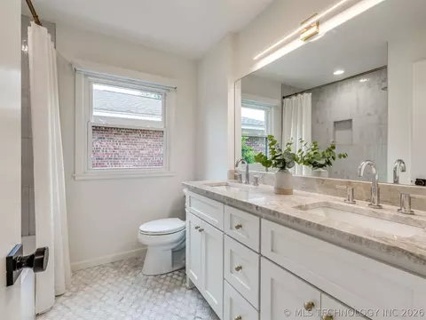 Bath - 4226 E 53rd St, Tulsa, OK 74135 photo 3 of 5