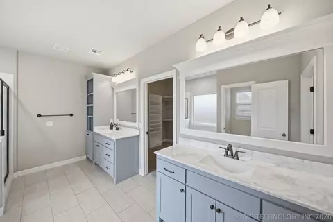 Bath - 21401 E 104th St S, Broken Arrow, OK 74014 photo 1 of 7
