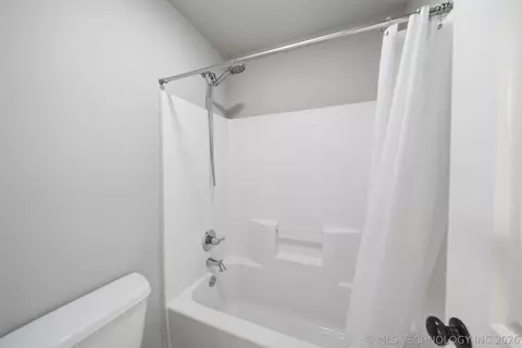 Bath - 21401 E 104th St S, Broken Arrow, OK 74014 photo 7 of 7